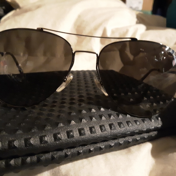 Gucci sunglasses - Picture 1 of 4